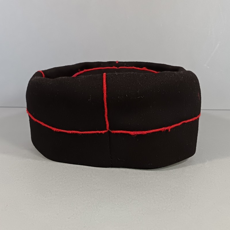 KEPI DE SAPEURS-POMPIERS MODELE 1884 DE SORTI AVEC LOGEMENT POUR LE POMPON OU PLUMET TAILLE 57